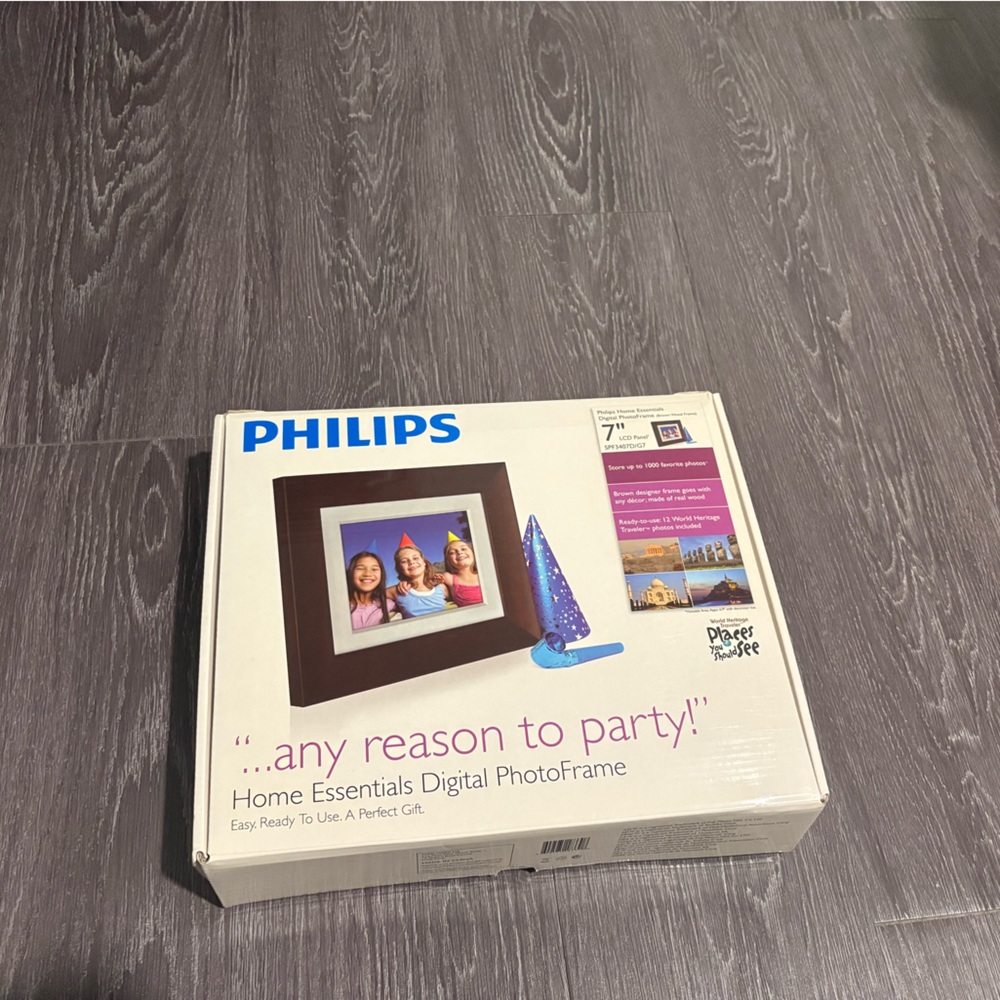 Never Used- Philips 7” Digital Photo Frame
